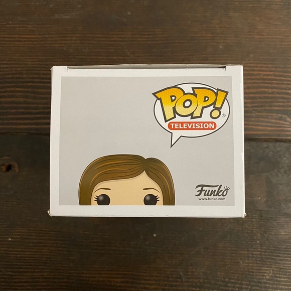NIB Rachel Green Funko Pop #1065 "The One with Barry and Mindy's Wedding" S2E24 - Picture 5 of 9